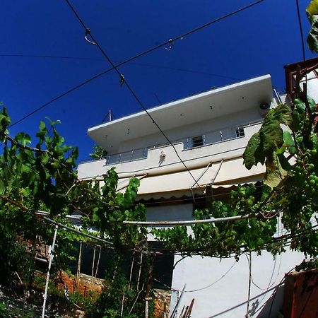Rafail'S Apartment Sarandë Exterior foto