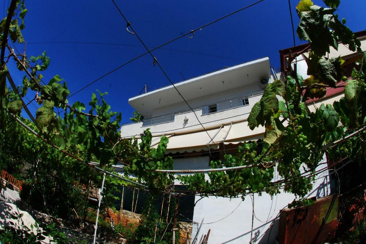 Rafail'S Apartment Sarandë Exterior foto